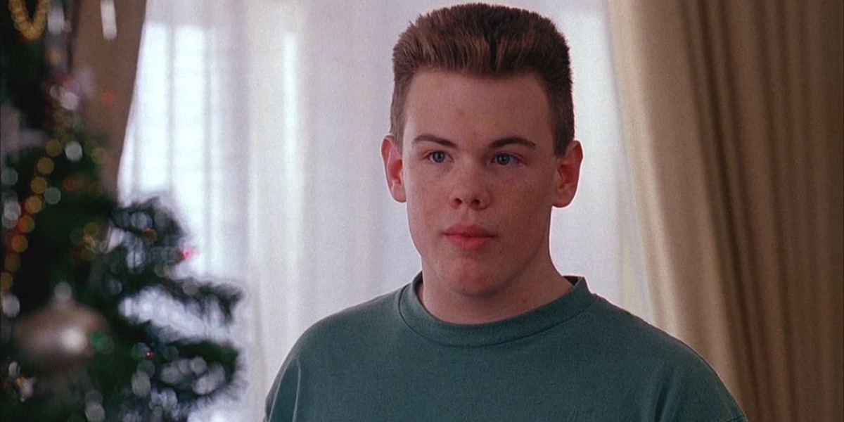 O ator Devin Ratray com Buzz McCallister em Esqueceram de Mim - Foto: Reprodução