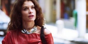 Bárbara se livrará de Janine na novela Um Lugar ao Sol (Foto: Reprodução/Globo)