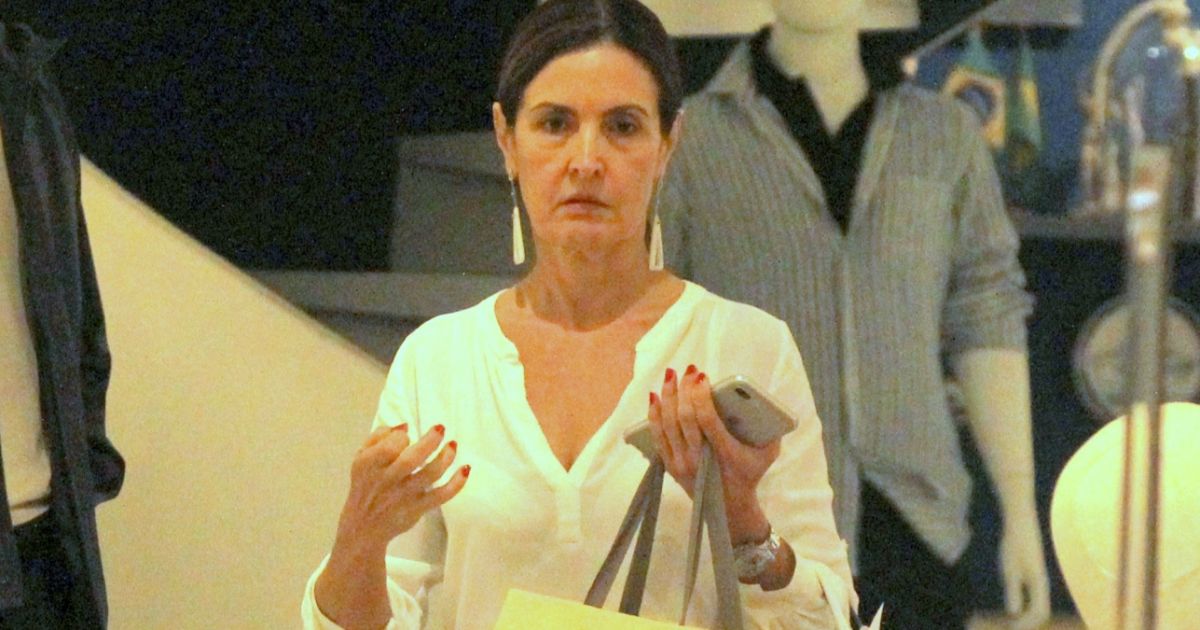 Fátima Bernardes em dia de compras no shopping (Foto: AgNews)