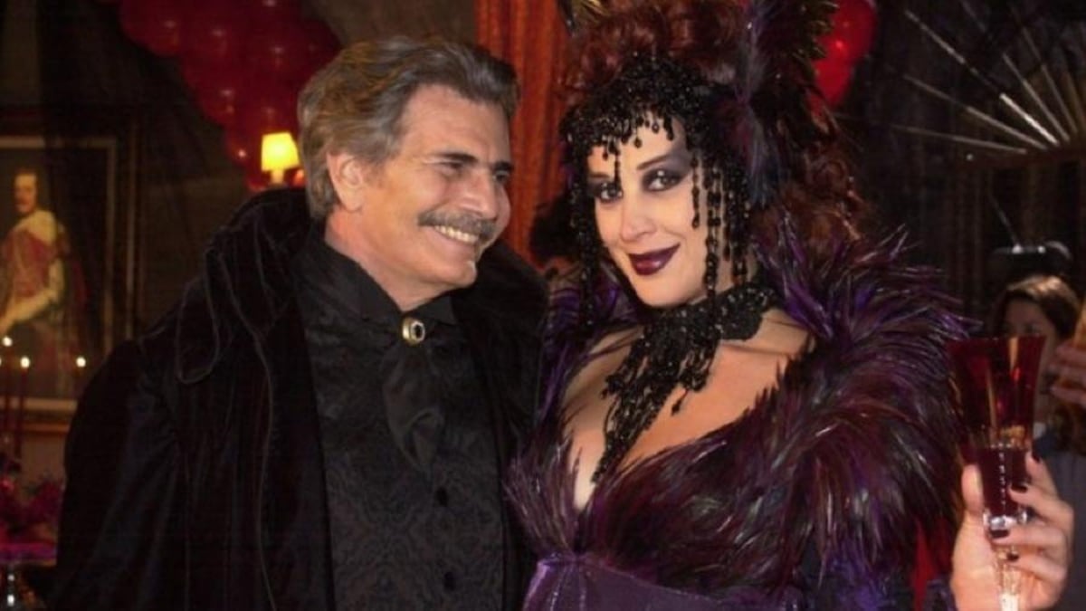 Tarcísio Meira e Cláudia Raia em cena de O Beijo do Vampiro (Foto: Divulgação/ TV Globo)