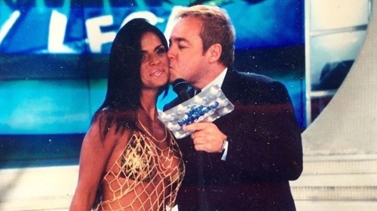 Solange Gomes e Gugu Liberato nos anos 1990 no Domingo Legal (Foto: Reprodução/ Divulgação)