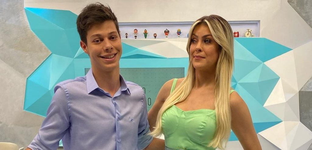 http://tvfoco.uai.com.br/wp-content/uploads/2015/05/Daniela-Mercury.jpg