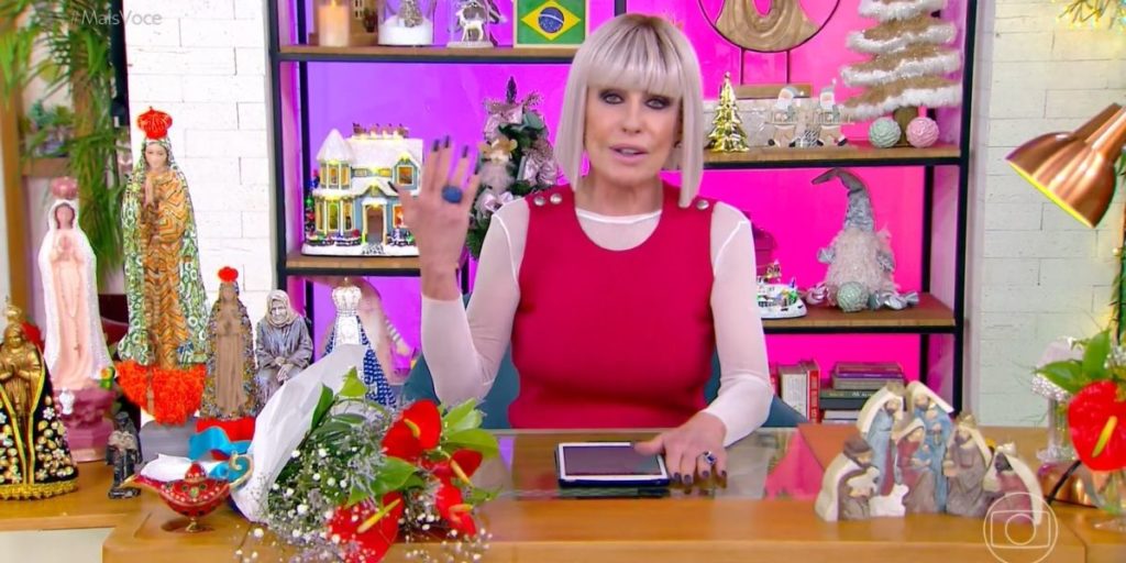 "Se vira", Ana Maria surge irreconhecível na Globo, choca Ana Paula Araújo e confirma: "De qualquer jeito" "Se vira", Ana Maria surge irreconhecível na Globo, choca Ana Paula Araújo e confirma: "De qualquer jeito"