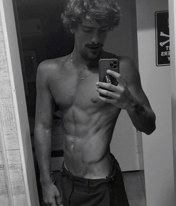 Bruno Montaleone exibe físico de deus grego nas redes socias (Reprodução/ Instagram)