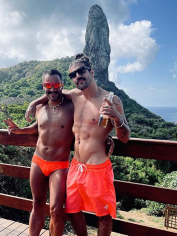 Caio Castro e amigo em trajes de banho (Foto: Reprodução/Instagram)
