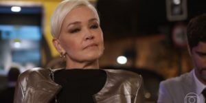 Carmem dá o bote em Paula na novela Quanto Mais Vida Melhor (Foto: Reprodução/Globo)