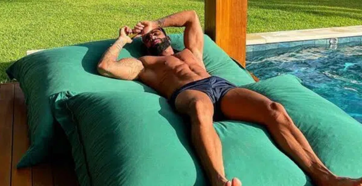 Gusttavo Lima exibe corpao e volume assusta seguidores (Foto: Reprodução/ Instagram)
