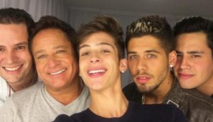 O cantor Leonardo e seus filhos (Reprodução/ Internet)