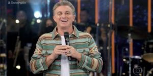 Luciano Huck está feliz da vida com mais um crescimento na audiência do Domingão (Foto: Reprodução / TV Globo)