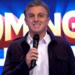 Luciano Huck apresenta o "Domingão com Huck" (Reprodução/ TV Globo)