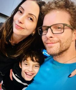 Thiago Fragoso posta foto ao lado de esposa e filho (Foto: Divulgação/Instagram)