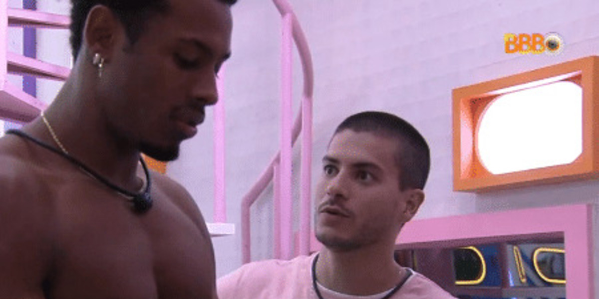 BBB22: Arthur Aguiar reflete sobre discurso de Tadeu Schmidt (Foto: Reprodução)