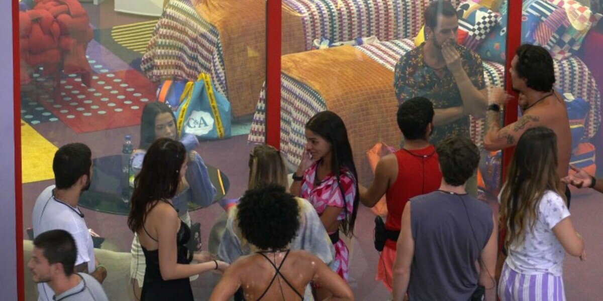 BBB22: Larissa e Gustavo entraram na Casa de Vidro (Foto: Reprodução)