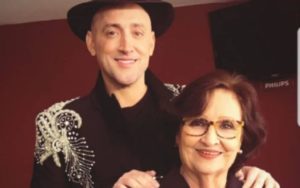 Paulo Gustavo ao lado da mãe, Déa Lúcia- Foto: Reprodução