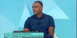 Denílson teve algo muito intimo seu exposto por Renata Fan durante o programa Jogo Aberto na tela da Band (Foto: Reprodução/Band)