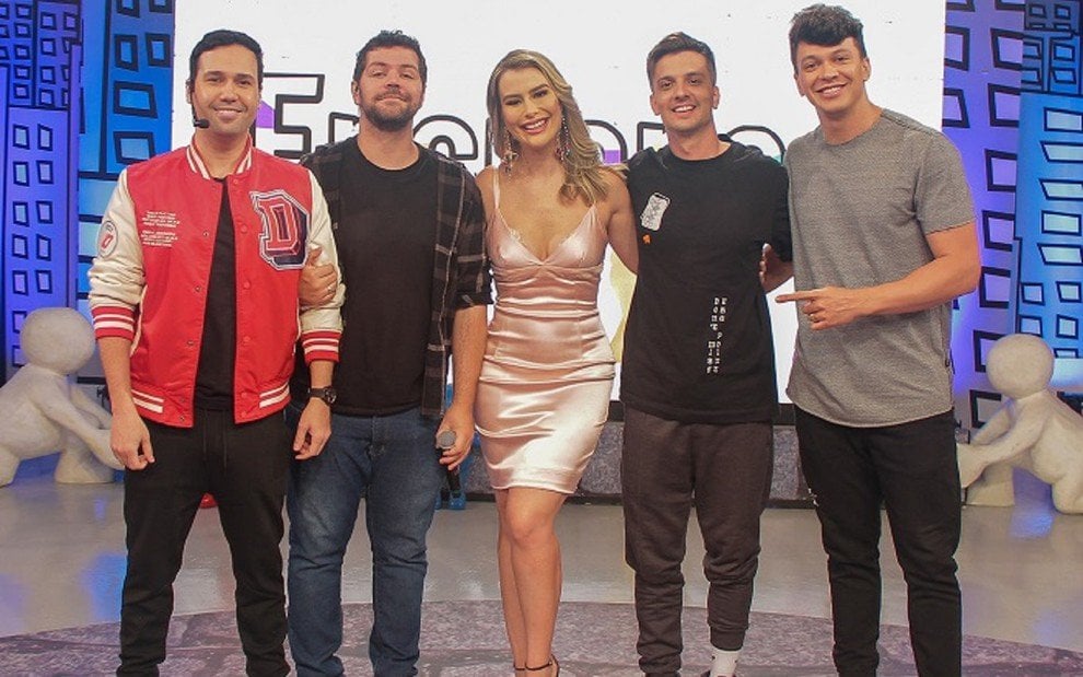 Quinteto do programa Encrenca em 2021 (Divulgação/ RedeTV!)