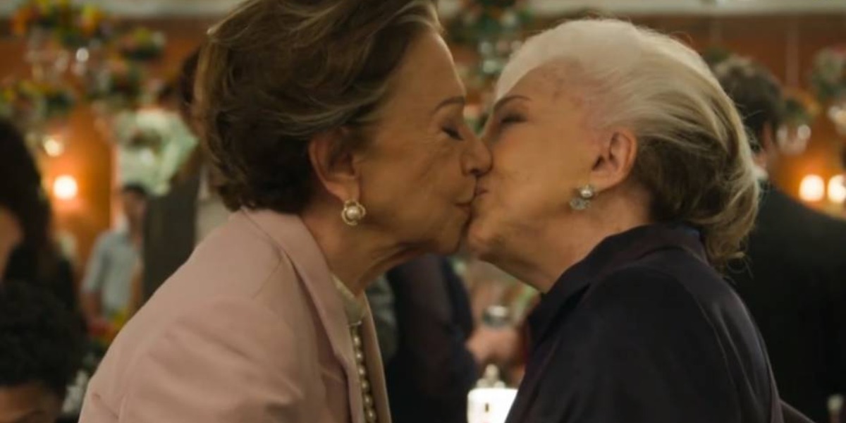 Beijo lésbico em "Babilônia" foi alvo de boicote de conservadores logo no primeiro capítulo (Foto: Divulgação/TV Globo)