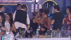 Participantes na festa do líder (Foto: Reprodução / Globoplay)