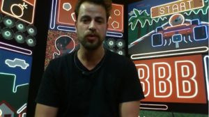 Gustavo falou mal do seu colega de paredão, Paulo André no confessionário (Foto: Reprodução / Globoplay)