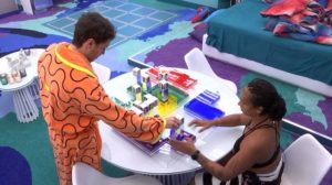 Lucas, do BBB22, revela critério para indicação e aponta 'plantas' na casa (Foto: Reprodução / Globoplay) Lucas, do BBB22, revela critério para indicação e aponta 'plantas' na casa (Foto: Reprodução / Globoplay)