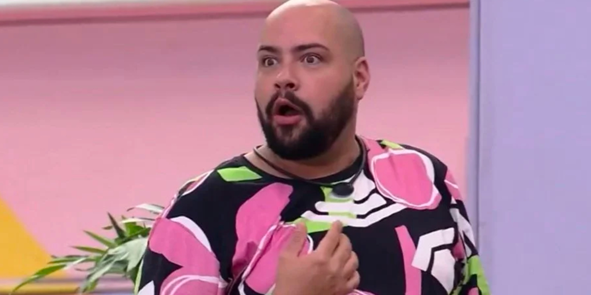 Tiago Abravanel escandaliza, assume o que gosta no sexo e expõe o que perguntou à produção: "Me masturbar"