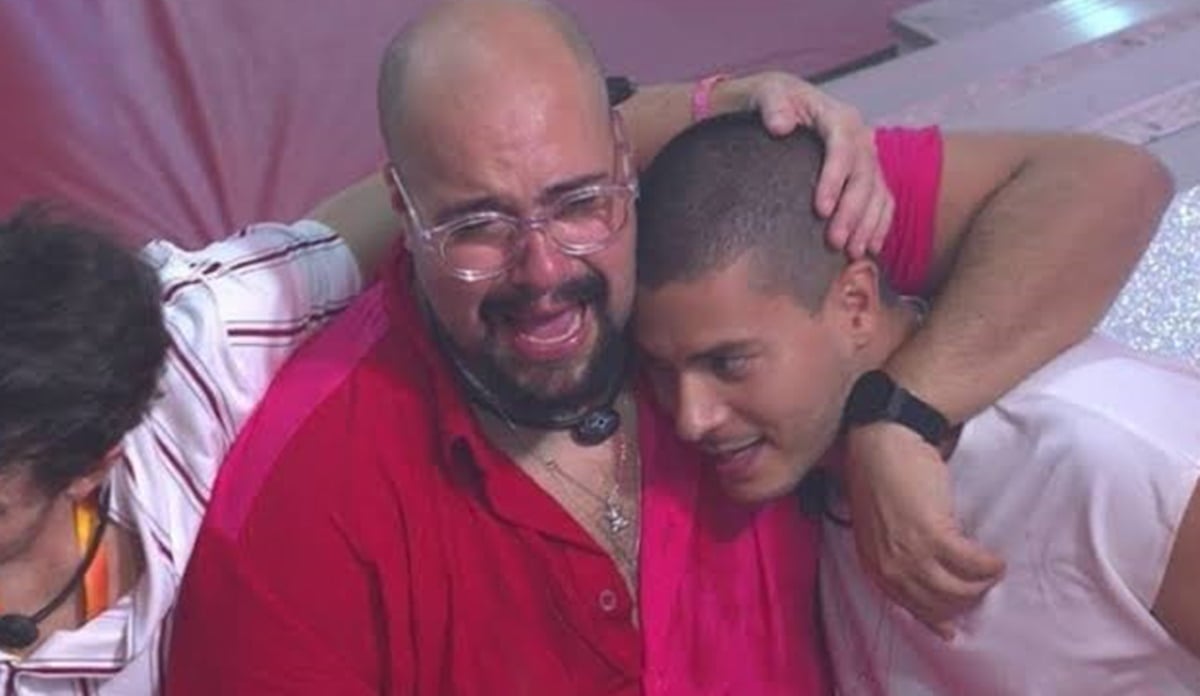 Tiago Abravanel quase desistiu do BBB22 ao ver o amigo se apresentar (Reprodução/ Globoplay)