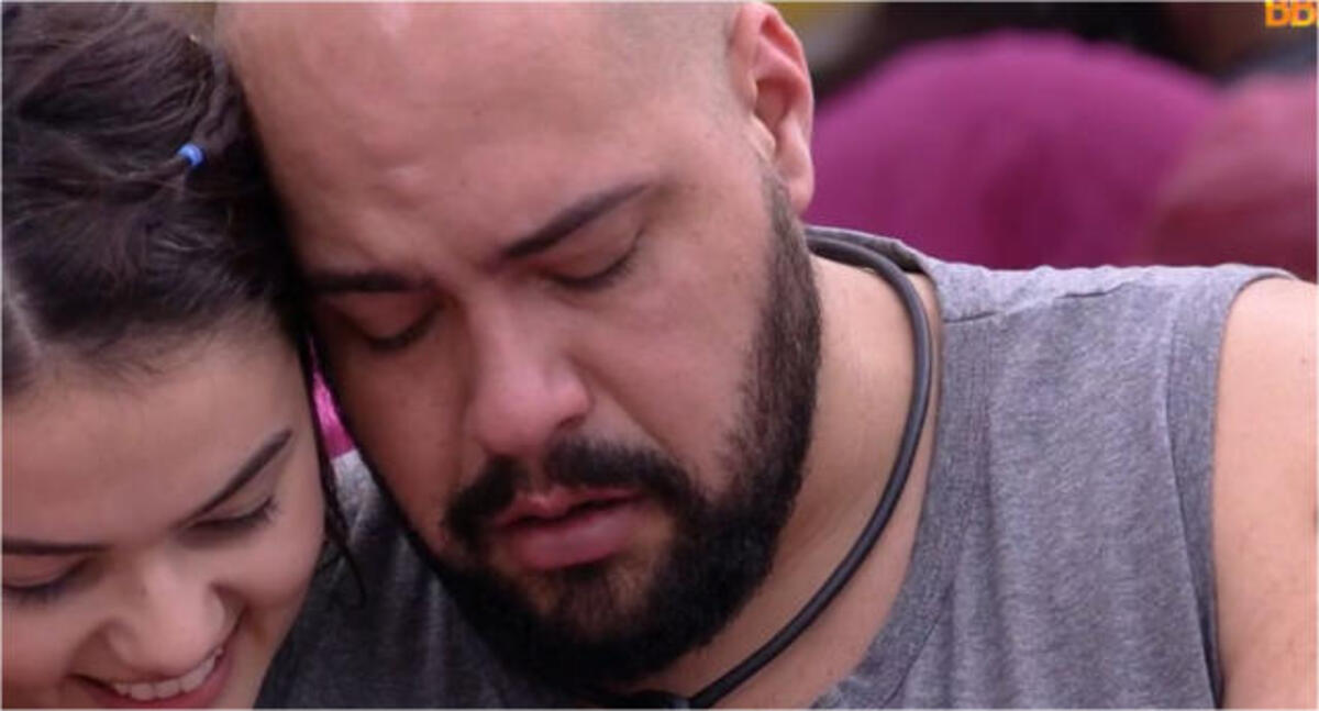 BBB22: Tiago Abravanel se emociona ao saber que o avô torce por ele (Foto: Reprodução)