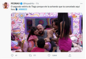 Tiago Abravanel chora e é consolado por brothers (Foto: Reprodução / Globoplay)