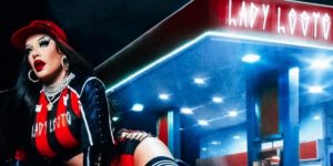 Gloria Groove em Vermelho (Foto: Divulgação)