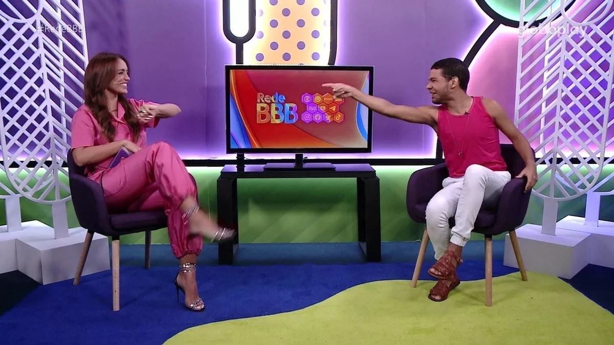 BBB22: Vyni fica em choque com recados de famosas (Foto: Reprodução)