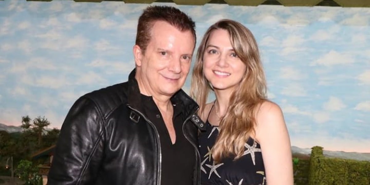 Celso Russomano ao lado da esposa em foto compartilhada no Instagram (Foto: reprodução) 