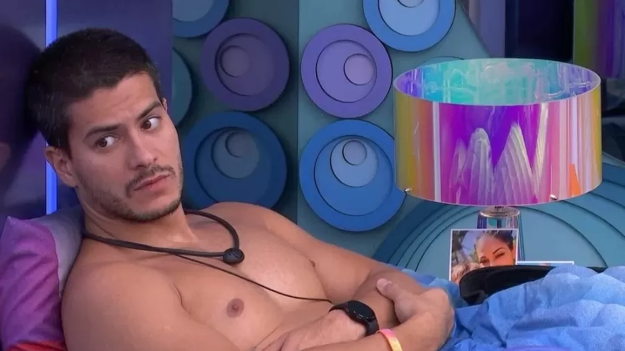 Arthur Aguiar fala de Maíra Cardi no BBB22 (Foto: Reprodução)