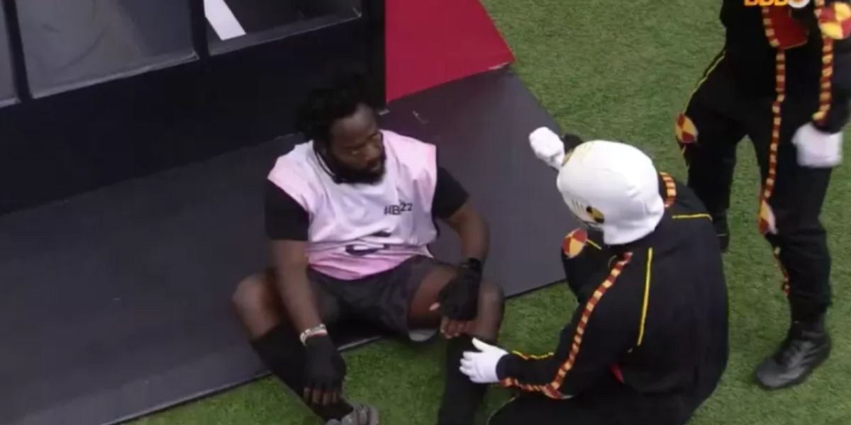 BBB22: Douglas Silva passa mal, abandona jogo às pressas e é socorrido pela Globo: "Isso nunca aconteceu" BBB22: Douglas Silva passa mal, abandona jogo às pressas e é socorrido pela Globo: "Isso nunca aconteceu"