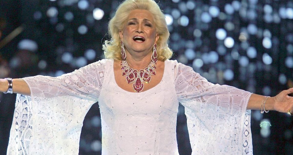 http://tvfoco.uai.com.br/wp-content/uploads/2015/05/Daniela-Mercury.jpg