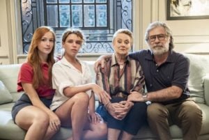 Irma (Malu Rodrigues), Madeleine (Bruna Linzmeyer), Mariana (Selam Egrei) e Antero (Leopoldo Pacheco) na primeira fase de 'Pantanal' (Foto: Reprodução / Globo / João Miguel Júnior) 