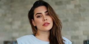Naiara Azevedo sofreu pequeno incidente enquanto brincava com os cachorros - Foto: Reprodução