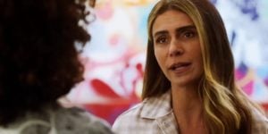 Neném (no corpo de Paula) revela a verdade para Rose em Quanto Mais Vida Melhor (Foto: Reprodução/Globo)