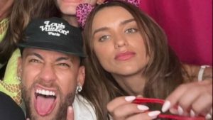 Rafa Kalimann tira várias fotos ao lado de Neymar Jr em festa da irmã do jogador (Reprodução/ Instagram)