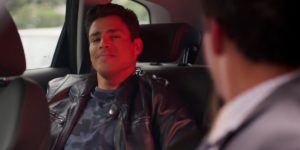 Renato atormenta Christian na novela Um Lugar ao Sol (Foto: Reprodução/Globo)