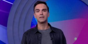 Tadeu Schmidt no comando do BBB22 (Foto: Reprodução)