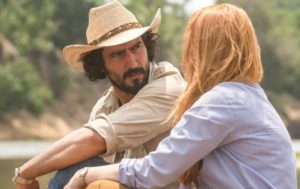 José Leôncio (Renato Góes) vai dispensar Irma (Malu Rodrigues) após transa em 'Pantanal' (Foto: Reprodução / Globo)