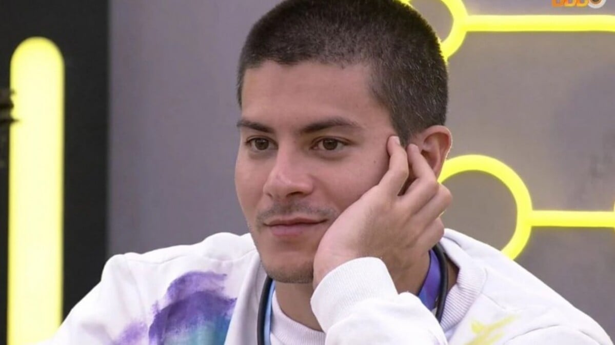 Arthur aguiar pediu que o público o deixe no 'BBB' (Foto: Reprodução)