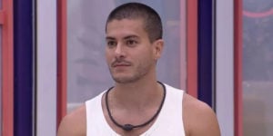 BBB22: Arthur Aguiar teve pequeno desentendimento com Gustavo  (Foto: Reprodução)