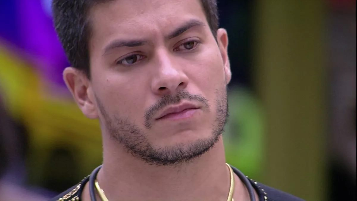BBB22: Arthur Aguiar fica pistola com Eliezer (Foto: Reprodução)