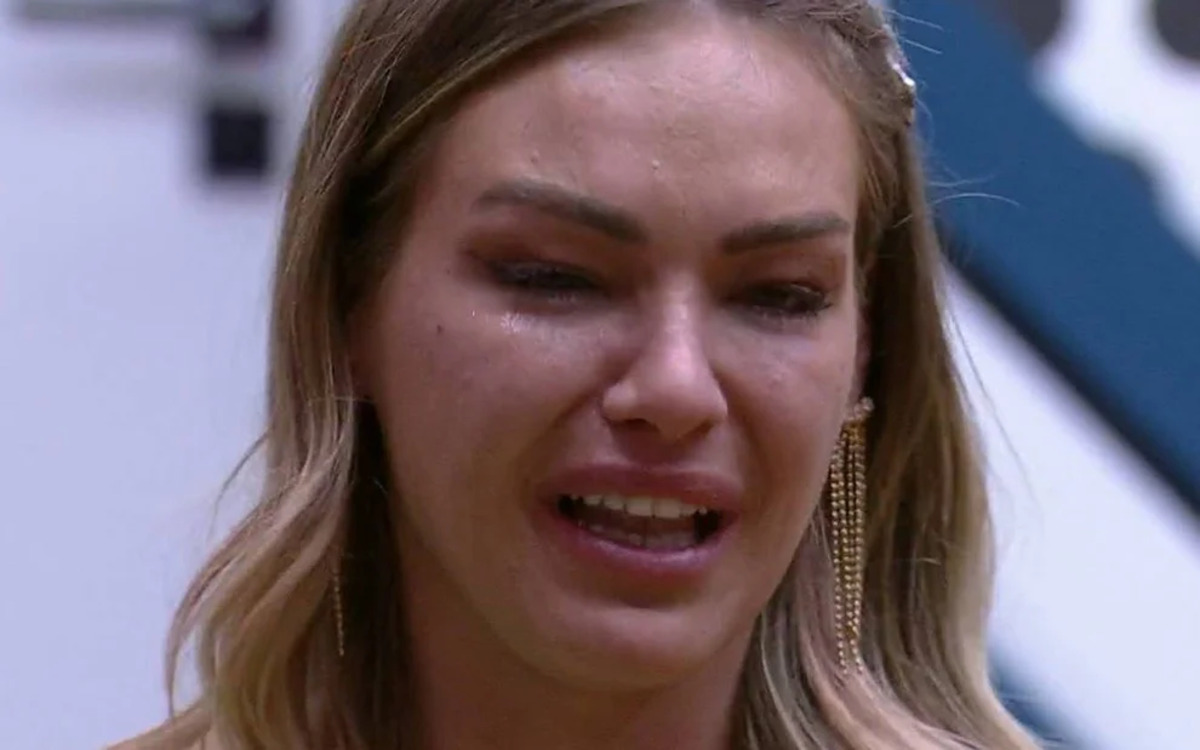BBB22: Dia 101 - Bárbara cai no choro (Foto: Reprodução)