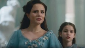 Elisa (Larissa Manoela) e Isadora (Sofia Budke) em 'Além da Ilusão' (Foto: Reprodução / Globo)