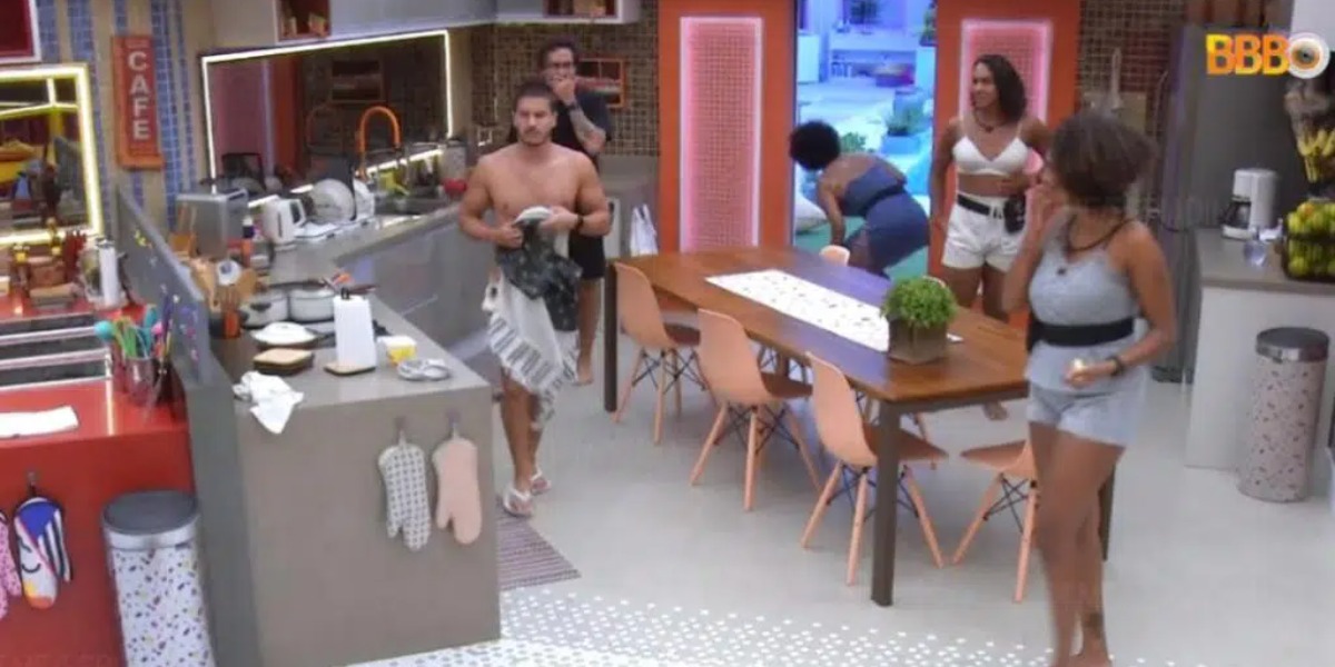 http://tvfoco.uai.com.br/wp-content/uploads/2015/05/Daniela-Mercury.jpg