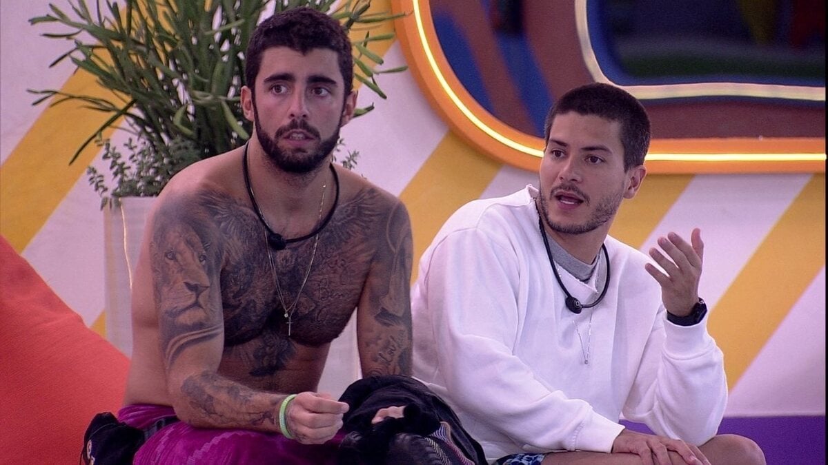 BBB22: Pedro Scooby e Arthur Aguiar falam de música (Foto: Reprodução)
