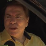 Terno de Silvio Santos usado no carnaval 2001 até os dias de hoje está desaparecido (Foto: Reprodução / YouTube)