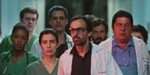 Sob Pressão estreou em 2017 na Globo (Foto: Divulgação / TV Globo)